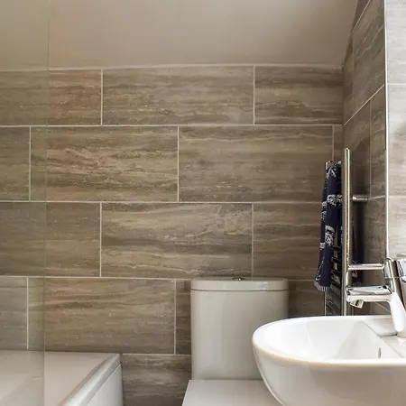 بيت للعطل Binks Carlin How